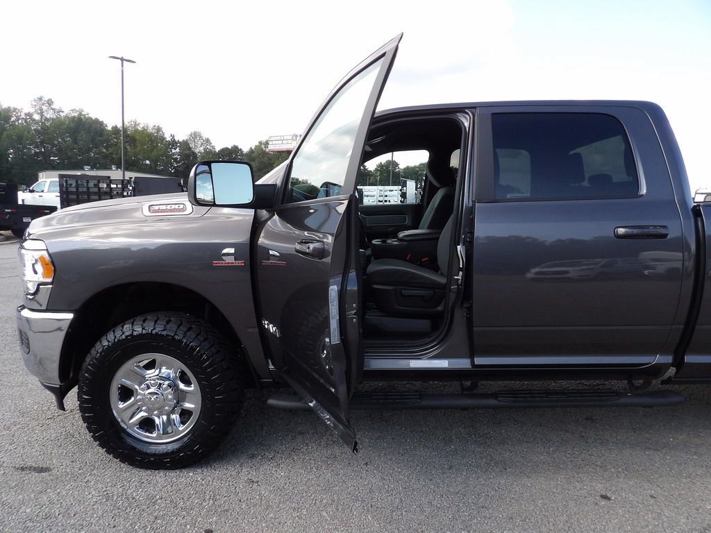Used 2022 RAM 3500 Big Horn AWD/4WD image 12