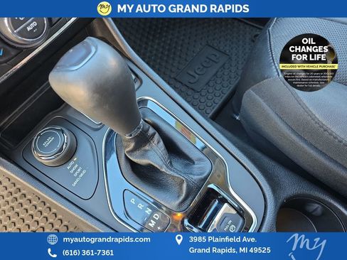 Used 2020 Jeep Cherokee Limited image 25