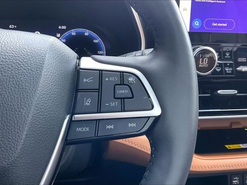 Used 2023 Toyota Highlander Platinum image 12