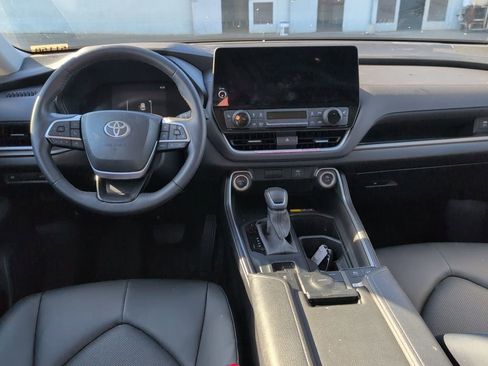 Certified 2024 Toyota Grand Highlander XLE image 11