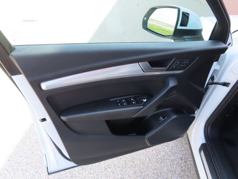 Used 2025 Audi Q5 2.0T Premium AWD/4WD image 30