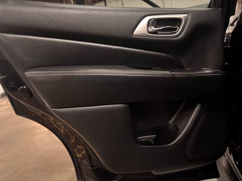 Used 2020 Nissan Pathfinder S FWD image 32
