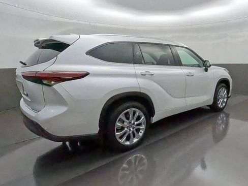 Certified 2025 Toyota Highlander Limited AWD/4WD image 7