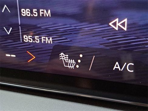 Used 2024 Chevrolet Traverse LT w/ Trailering Package image 15