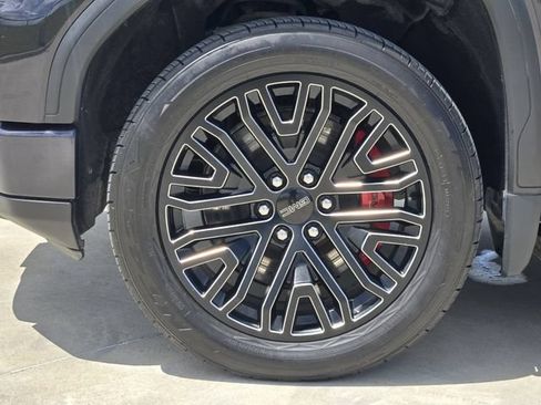 Used 2022 GMC Sierra 1500 Denali Ultimate AWD/4WD image 11