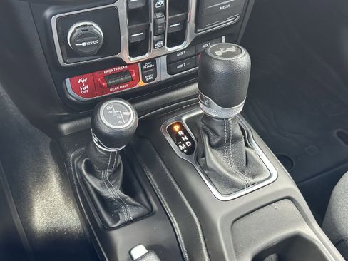 Used 2024 Jeep Wrangler Unlimited Rubicon w/ XTREMEE 35" Tire Package image 31