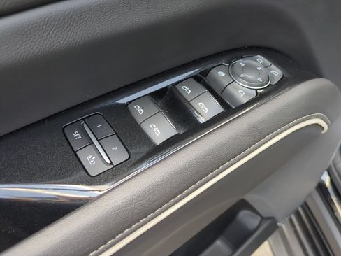 Certified 2021 Cadillac Escalade Premium Luxury AWD/4WD image 22