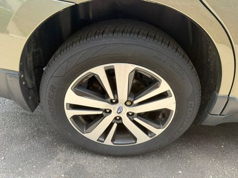 Used 2018 Subaru Outback 2.5i Limited AWD/4WD image 9