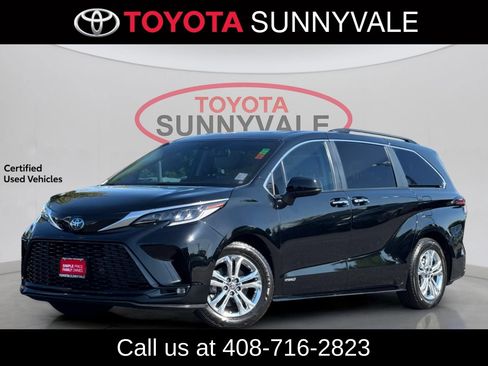 Certified 2021 Toyota Sienna XSE AWD/4WD image 1
