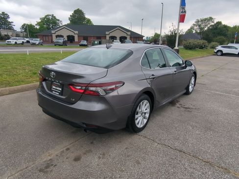Used 2022 Toyota Camry LE w/ Convenience Package FWD image 9
