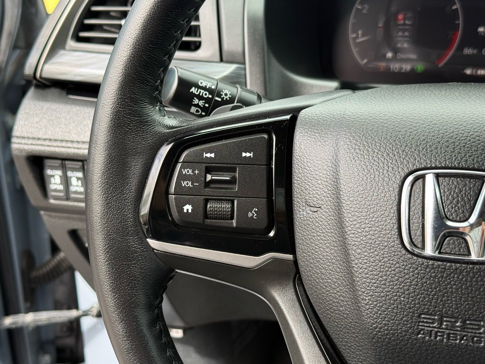 Used 2025 Honda Odyssey Elite image 17