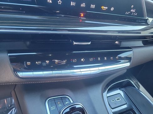 Used 2022 Cadillac Escalade ESV Premium Luxury image 23
