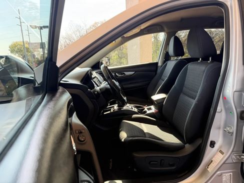 Used 2018 Nissan Rogue SV image 8