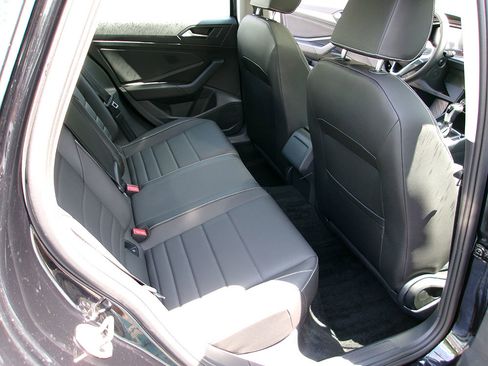Used 2024 Volkswagen Jetta SE w/ Panoramic Sunroof Package FWD image 11