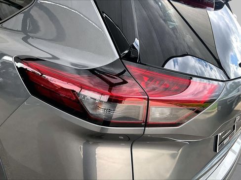 Certified 2021 Nissan Rogue SV FWD image 28