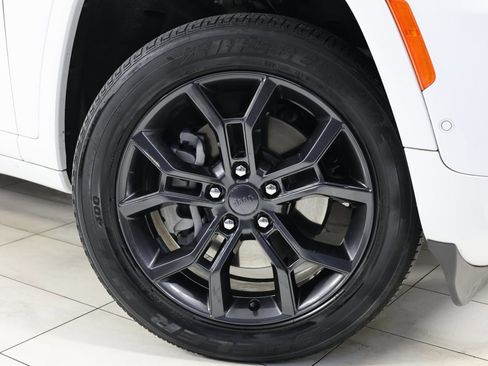 Used 2023 Jeep Grand Cherokee 30th Anniversary image 14