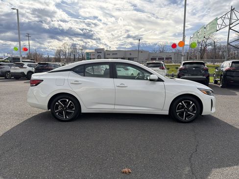 Used 2024 Nissan Sentra SV image 4