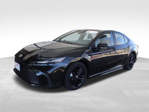 Certified 2025 Toyota Camry SE FWD image 8