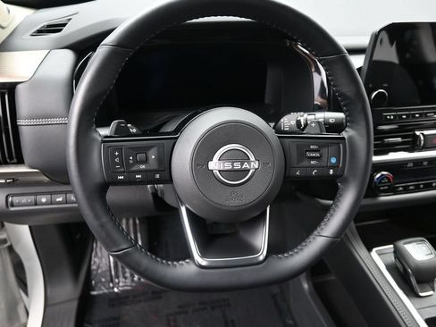 Used 2023 Nissan Pathfinder Platinum AWD/4WD image 15