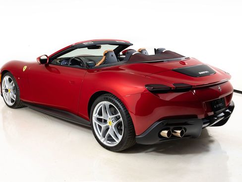 Certified 2025 Ferrari Roma Spider RWD image 2