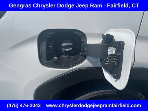 Used 2025 Subaru Forester Premium AWD/4WD image 32