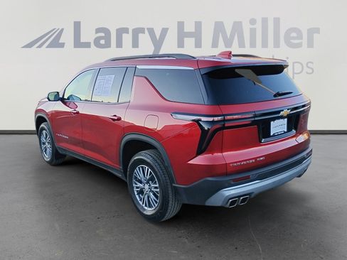 Used 2024 Chevrolet Traverse LT w/ Trailering Package image 3