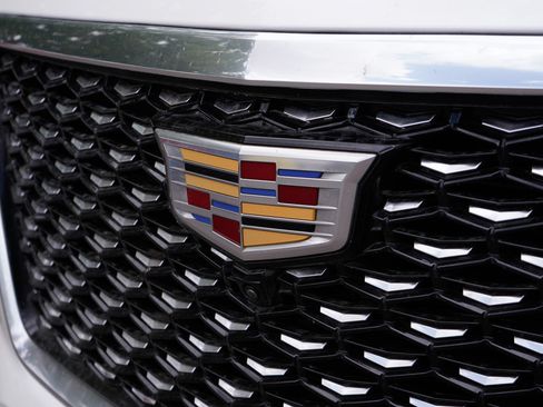 Used 2025 Cadillac Escalade ESV Premium Luxury w/ LPO, Floor Liner Package AWD/4WD image 3