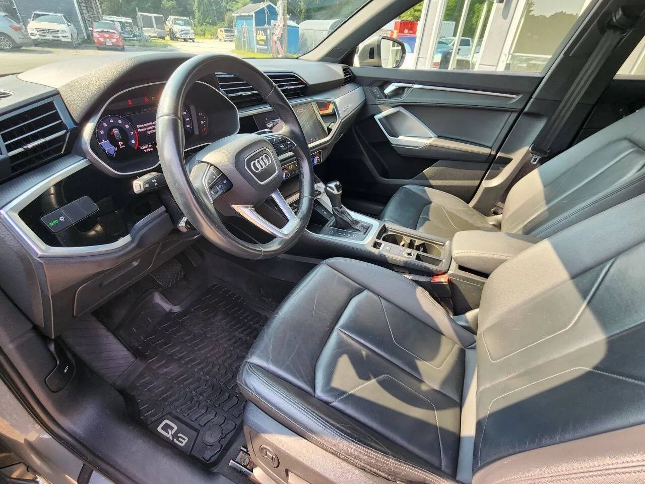 Used 2021 Audi Q3 2.0T Premium w/ Convenience Package AWD/4WD image 9