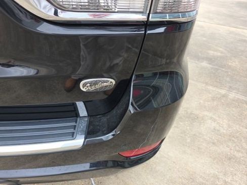 Used 2018 Jeep Grand Cherokee Overland w/ Trailer Tow Group IV image 8