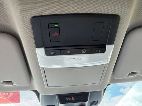 Used 2025 Nissan Rogue SV AWD/4WD image 34