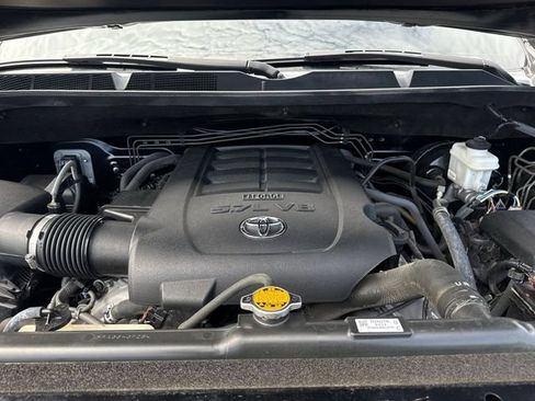 Used 2017 Toyota Tundra Limited w/ Limited Premium Package AWD/4WD image 30