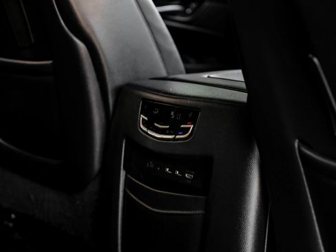 Used 2019 Cadillac Escalade ESV Premium Luxury image 36