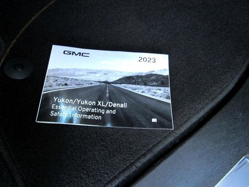 Used 2023 GMC Yukon SLT image 34