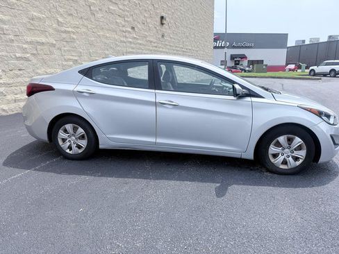 Used 2016 Hyundai Elantra SE FWD image 6
