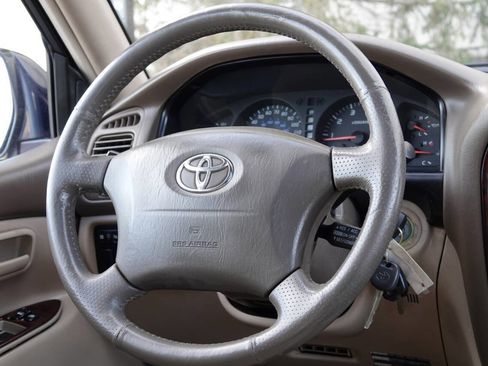 Used 2002 Toyota Land Cruiser AWD/4WD image 79