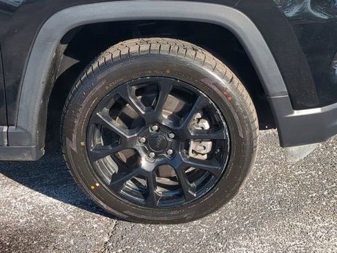 Used 2024 Jeep Compass Latitude image 10