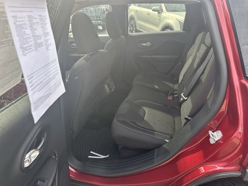 Used 2015 Jeep Cherokee Latitude w/ Comfort/Convenience Group image 11