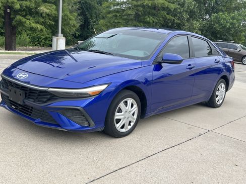 Used 2024 Hyundai Elantra Blue FWD image 4