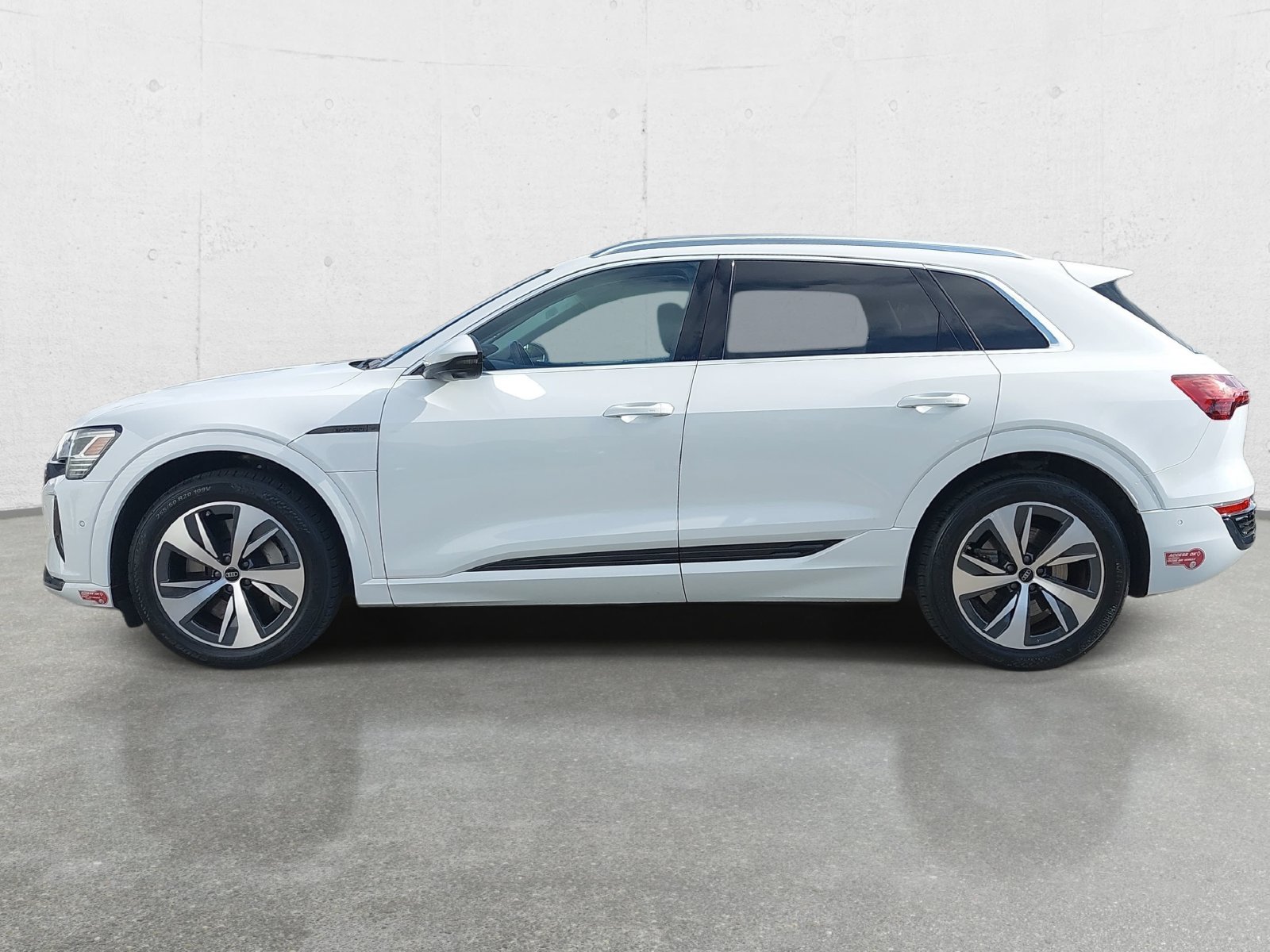 Used 2024 Audi Q8 e-tron Premium Plus AWD/4WD image 8