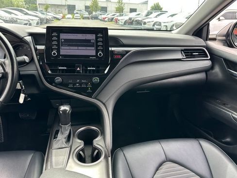 Used 2021 Toyota Camry SE FWD image 14