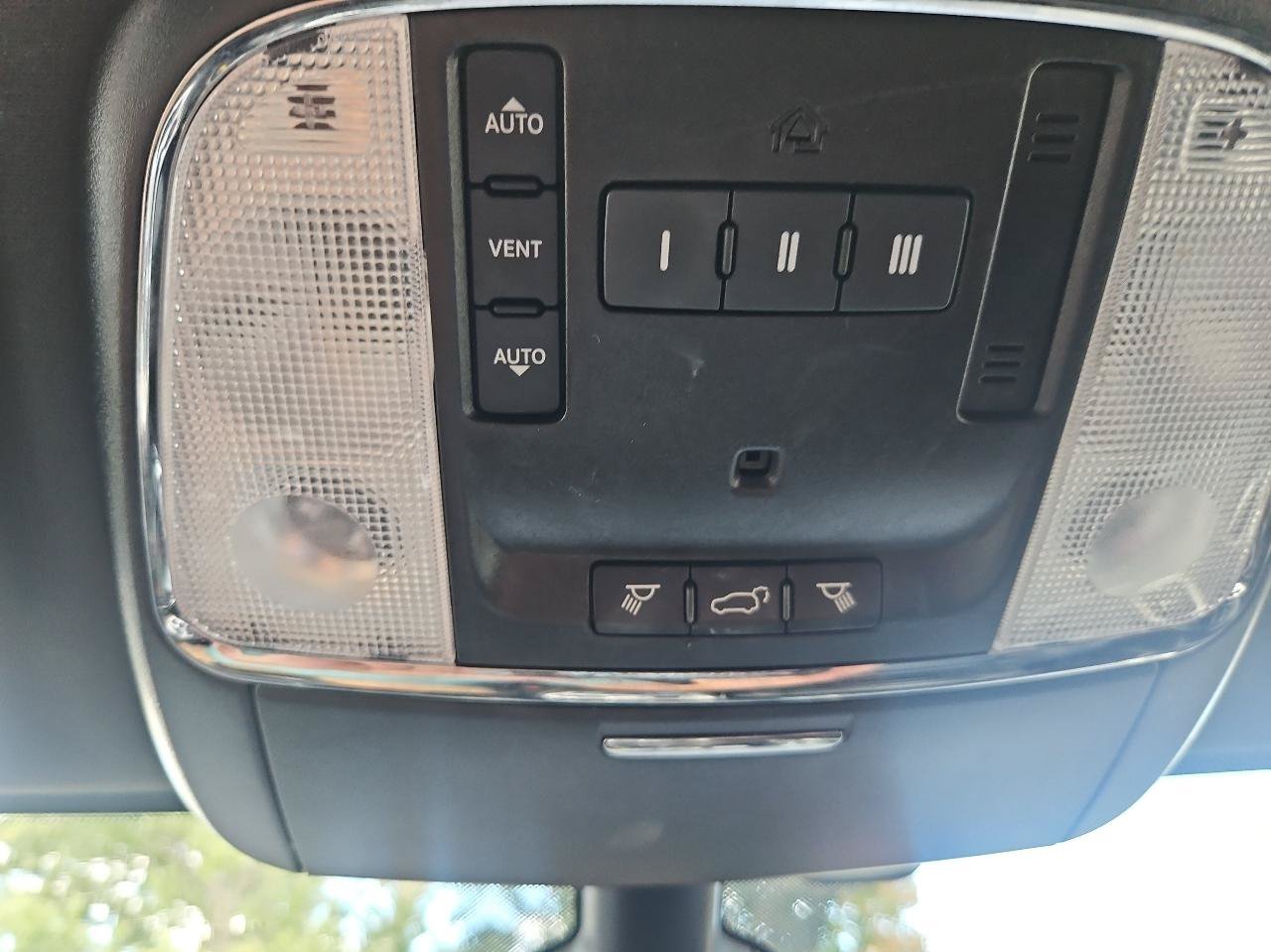 Used 2021 Jeep Grand Cherokee Limited AWD/4WD image 39