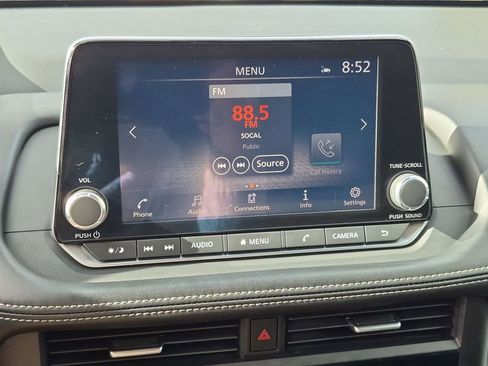 Used 2024 Nissan Rogue SV FWD image 5