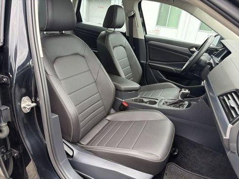 Certified 2023 Volkswagen Jetta SE w/ Panoramic Sunroof Package FWD image 13