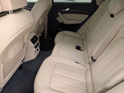 Used 2021 Audi Q5 Premium w/ Convenience Package image 15