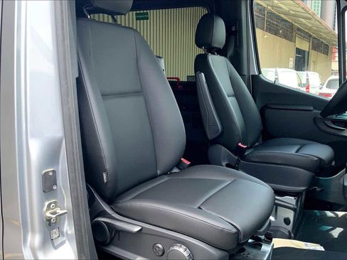 Used 2025 Mercedes-Benz Sprinter 2500 image 2