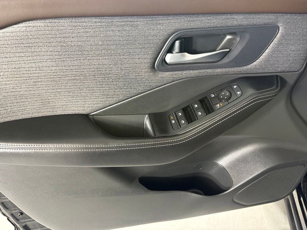 Used 2023 Nissan Rogue SV FWD image 19