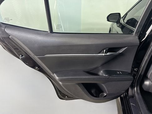 Used 2020 Toyota Camry SE image 25