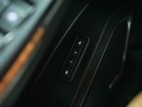 Used 2019 Chevrolet Suburban Premier image 31