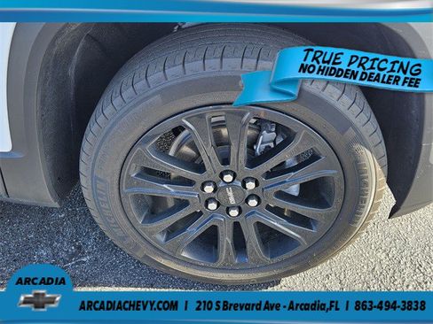 Used 2023 GMC Acadia SLE w/ Driver Convenience Package FWD image 17