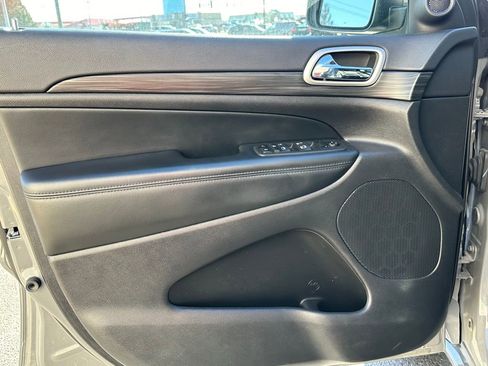 Used 2022 Jeep Grand Cherokee Laredo X image 10